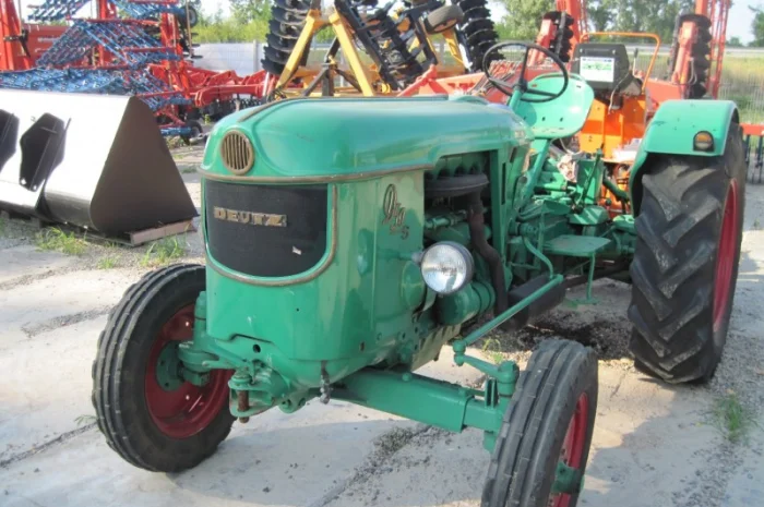 Трактор DEUTZ-FAHR D50- фото № 3