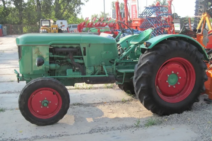 Трактор DEUTZ-FAHR D50- фото № 4