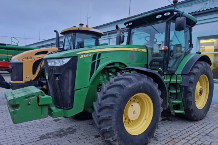 Трактор John Deere 8335R (2013) - PowerShift- фото № 1