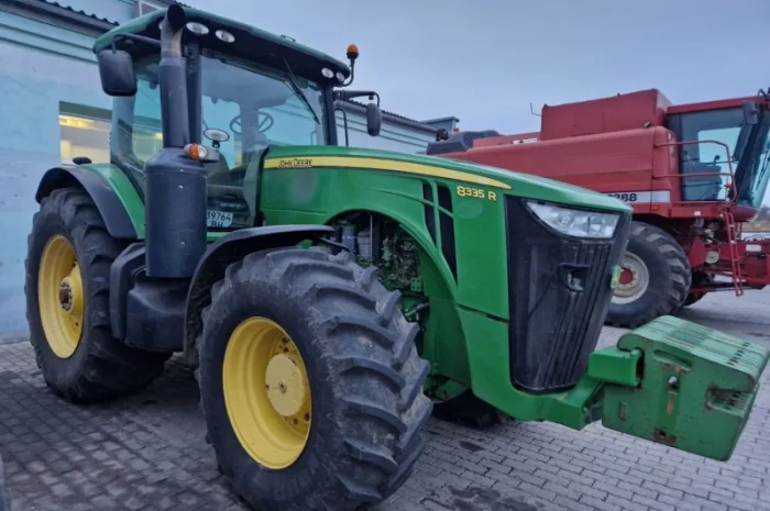 Трактор John Deere 8335R (2013) - PowerShift- фото № 2