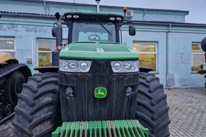 Трактор John Deere 8335R (2013) - PowerShift- фото № 3