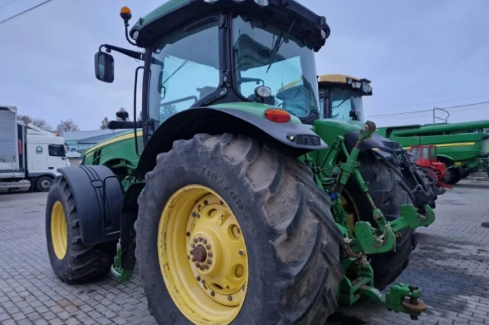 Трактор John Deere 8335R (2013) - PowerShift- фото № 4