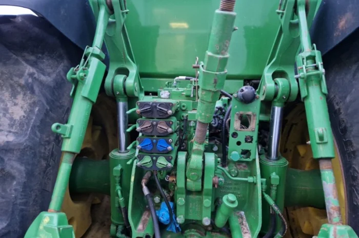 Трактор John Deere 8335R (2013) - PowerShift- фото № 5