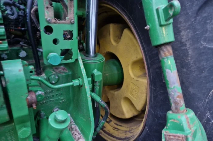 Трактор John Deere 8335R (2013) - PowerShift- фото № 6