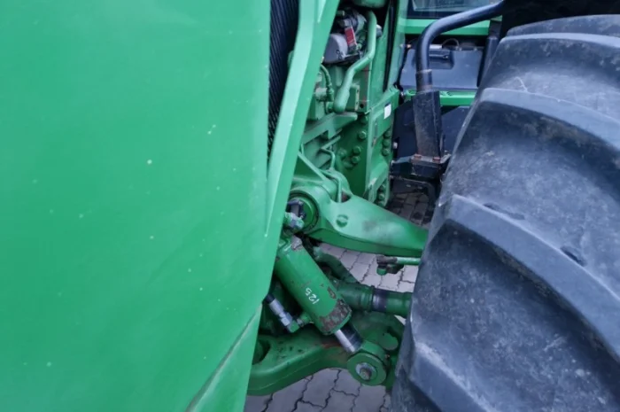 Трактор John Deere 8335R (2013) - PowerShift- фото № 7