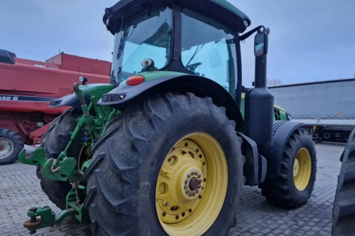 Трактор John Deere 8335R (2013) - PowerShift- фото № 9