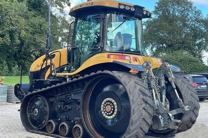 Трактор гусеничний Challenger MT 765B- фото № 2