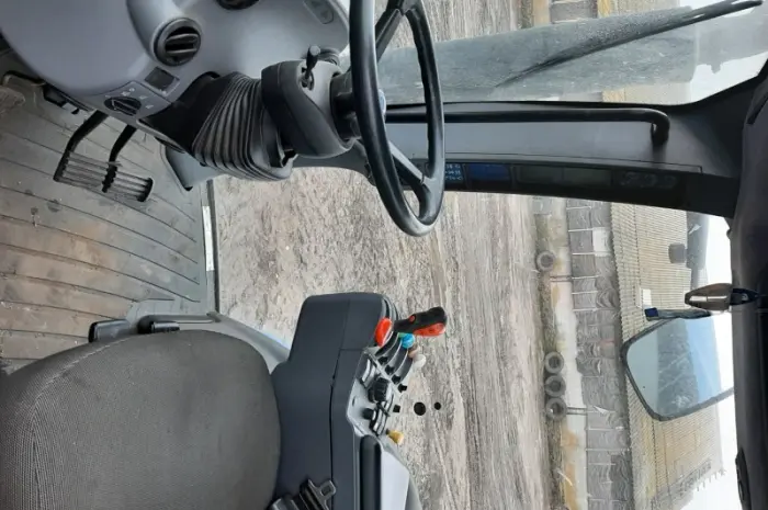 Трактор New Holland T8040 к.с. 315- фото № 4