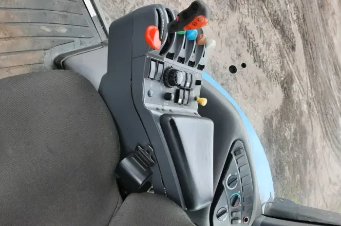 Трактор New Holland T8040 к.с. 315- фото № 5