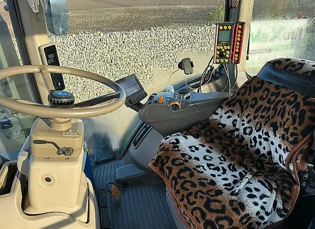 Трактор John Deere 8320R- фото № 3