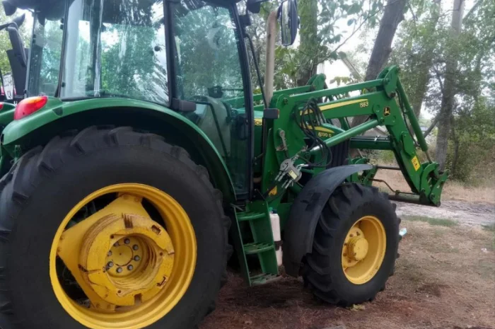 Трактор John Deere 6130 D- фото № 1