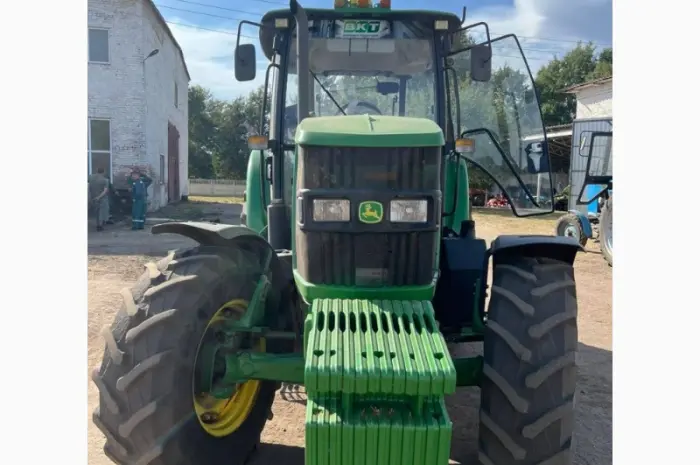 Трактор John Deere 6110B- фото № 2