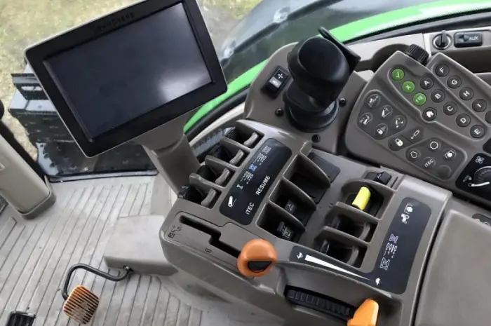 Трактор John Deere 7230 R- фото № 4