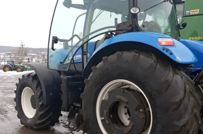 Трактор New Holland Т7060- фото № 3