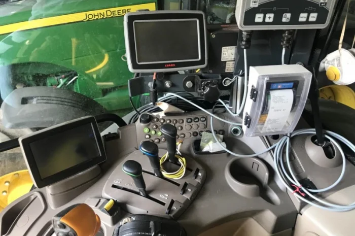 Трактор John Deere 6190R- фото № 4