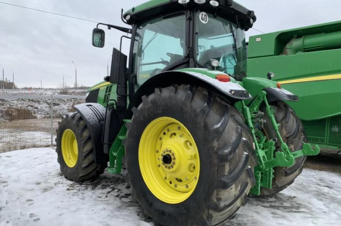 Трактор John Deere 7260R- фото № 1