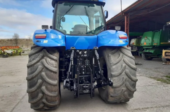 Трактор New Holland T8030- фото № 4