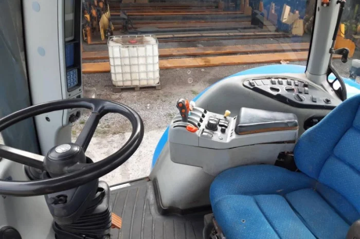 Трактор New Holland T8030- фото № 5