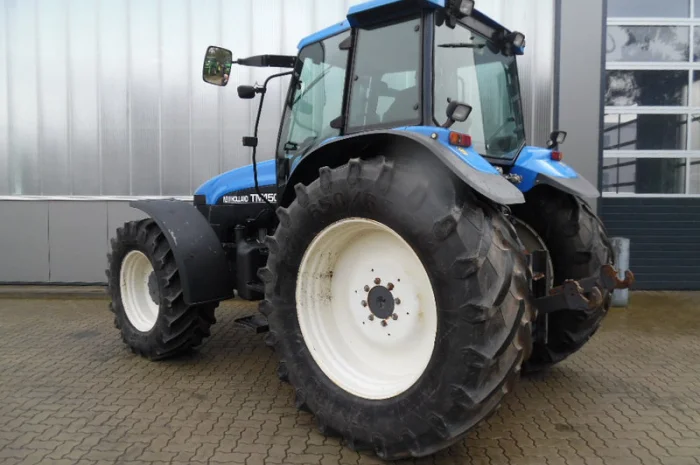 Трактор New Holland TM 150 2001 года- фото № 3