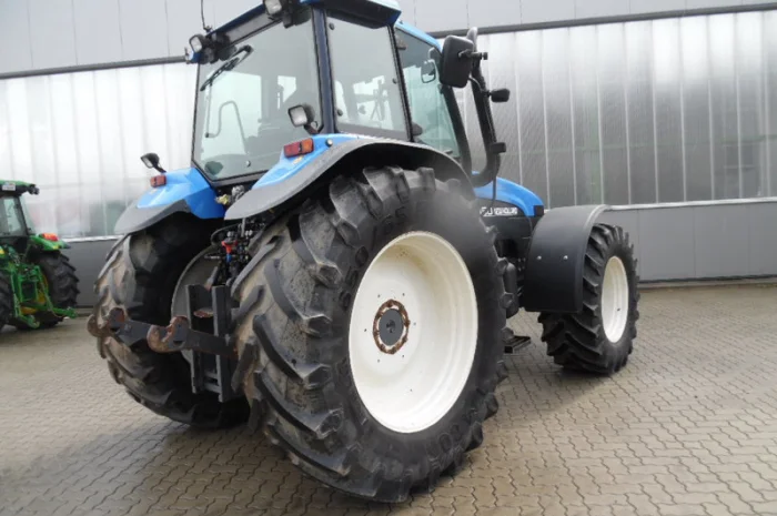Трактор New Holland TM 150 2001 года- фото № 4
