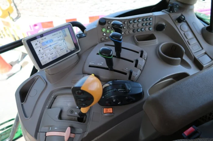 John Deere 6130R- фото № 11