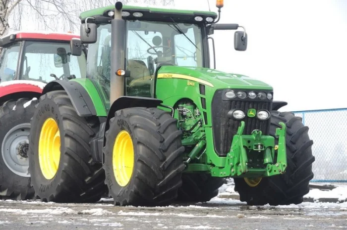 Колісний трактор JOHN DEERE 8345R Фото: колісний трактор JOHN DEERE 8345R 1/8- фото № 1