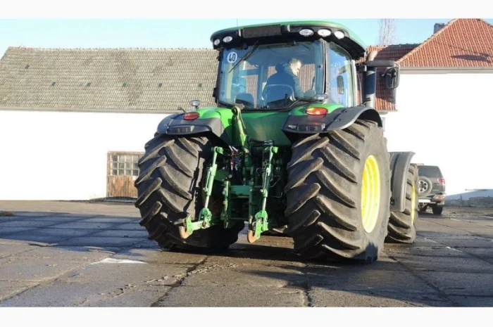 Колісний трактор JOHN DEERE 8345R Фото: колісний трактор JOHN DEERE 8345R 1/8- фото № 2