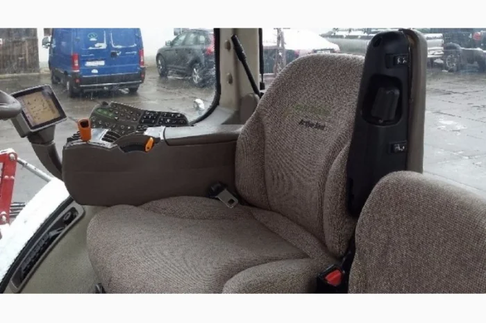 Колісний трактор JOHN DEERE 8345R Фото: колісний трактор JOHN DEERE 8345R 1/8- фото № 7