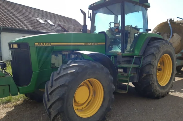 Трактор John Deere 8400- фото № 1