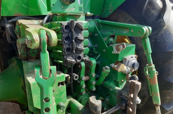 Трактор John Deere 8400- фото № 11