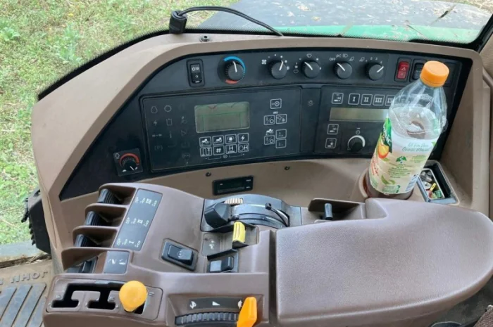 Трактор John Deere 8400- фото № 6