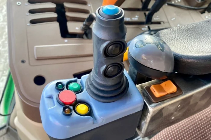 Трактор John Deere 6810 - 1998 рік- фото № 3