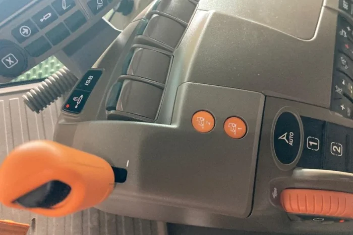 Трактор John Deere 8R370- фото № 2