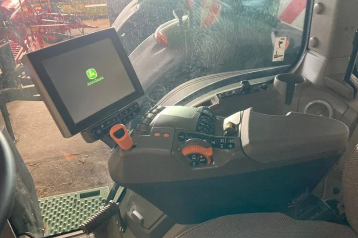 Трактор John Deere 8R370- фото № 3