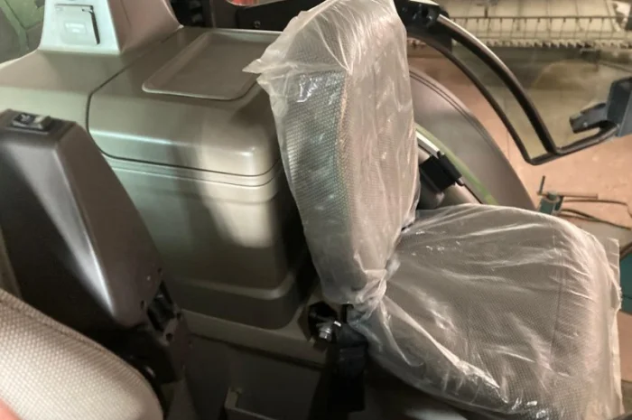 Трактор John Deere 8R370- фото № 4