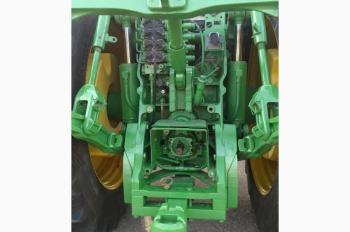 7000 м.ч. 2005 г трактор John Deere 8520 (335 л.с.) из США б/у купить- фото № 11