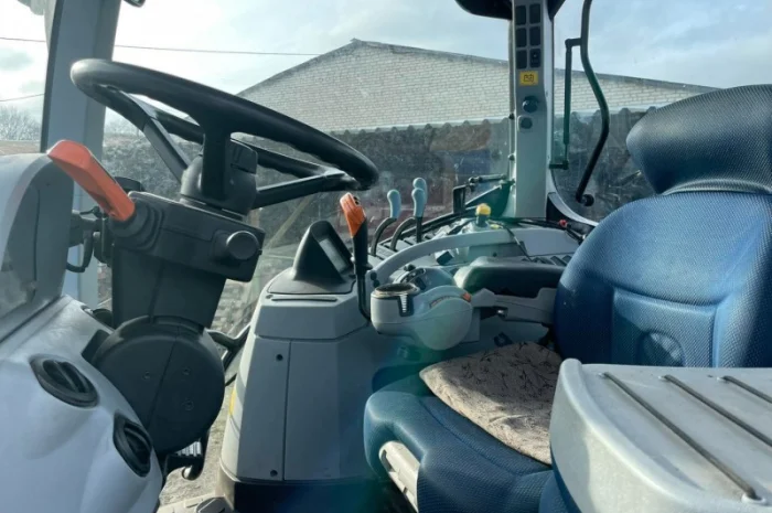 Трактор New Holland T7060- фото № 4