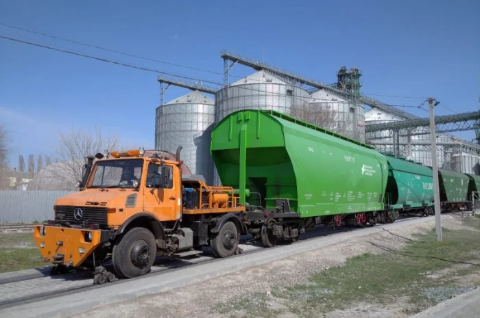 Продам Unimog (Унимог)1650 - локомобиль (мотовоз, маневровый тягач)- фото № 1