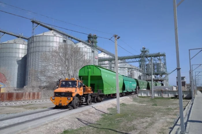 Продам Unimog (Унимог)1650 - локомобиль (мотовоз, маневровый тягач)- фото № 2