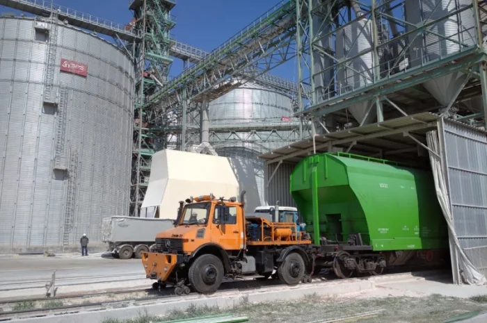 Продам Unimog (Унимог)1650 - локомобиль (мотовоз, маневровый тягач)- фото № 3