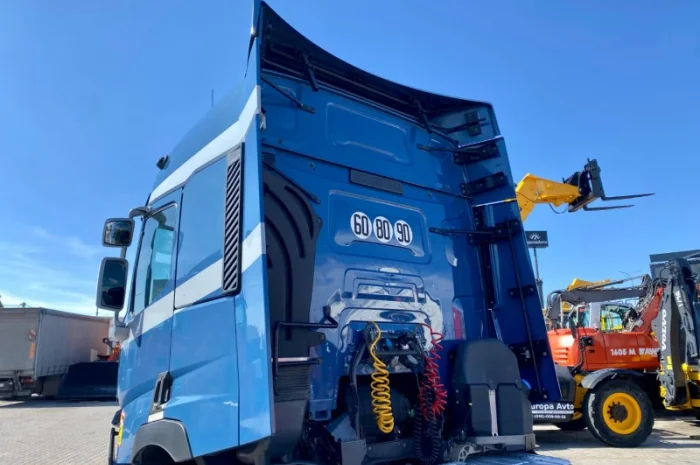 Тягач Renault Range T/T-Series - 2014 рік- фото № 11