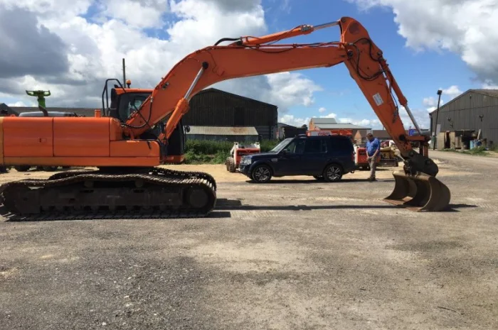 Гусеничный экскаватор Doosan DX 225 LC-3 2011 года- фото № 1