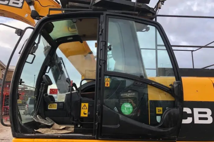 Гусеничный экскаватор JCB JS 220 LC 2011 года- фото № 3