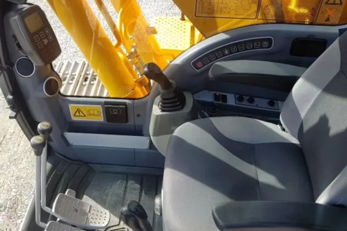 Гусеничный экскаватор JCB JS160- фото № 4