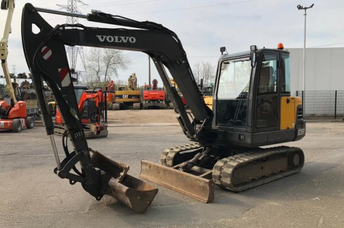 Мини-экскаватор Volvo EC55C 2013 года- фото № 1