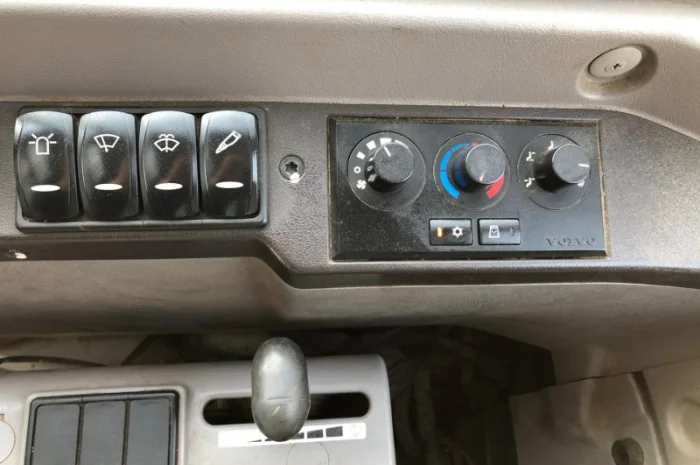 Мини-экскаватор Volvo EC55C 2013 года- фото № 6