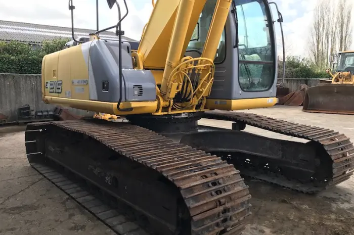 Гусеничный экскаватор New Holland E215LC- фото № 3