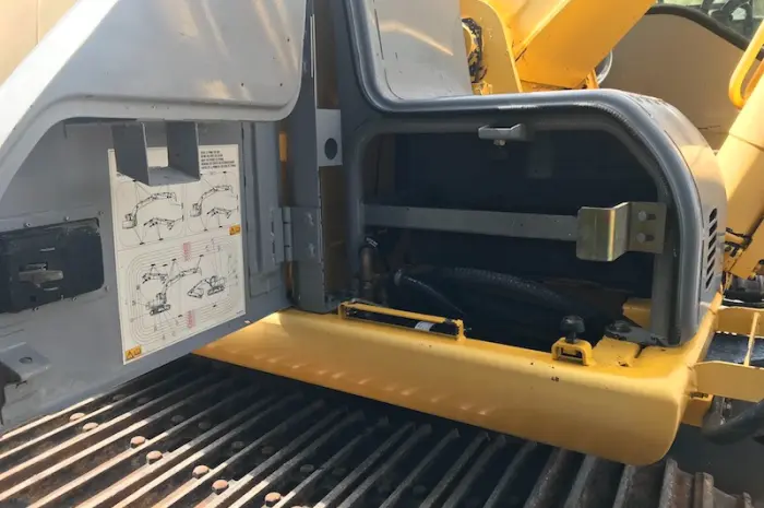 Гусеничный экскаватор New Holland E215LC- фото № 5