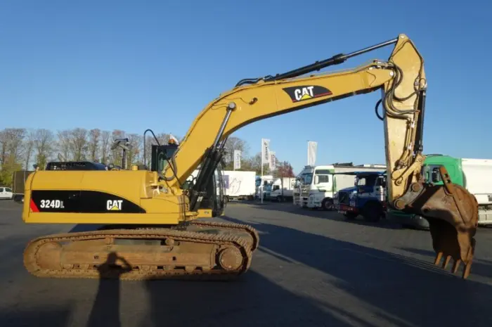 Гусеничный экскаватор CAT 324 DL- фото № 1
