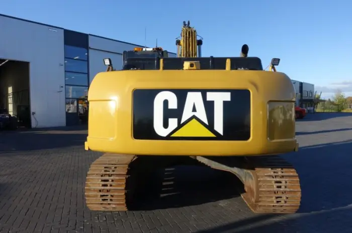 Гусеничный экскаватор CAT 324 DL- фото № 17